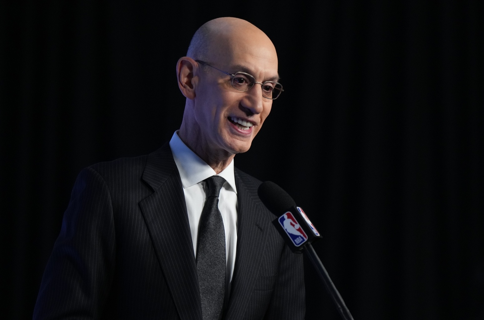 萧华：NBA老板们将在联盟完成调查前对快船保持观望态度
